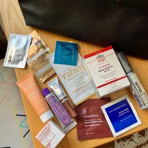 Makeup bag w/ 10+ makeup/skin/hair samples